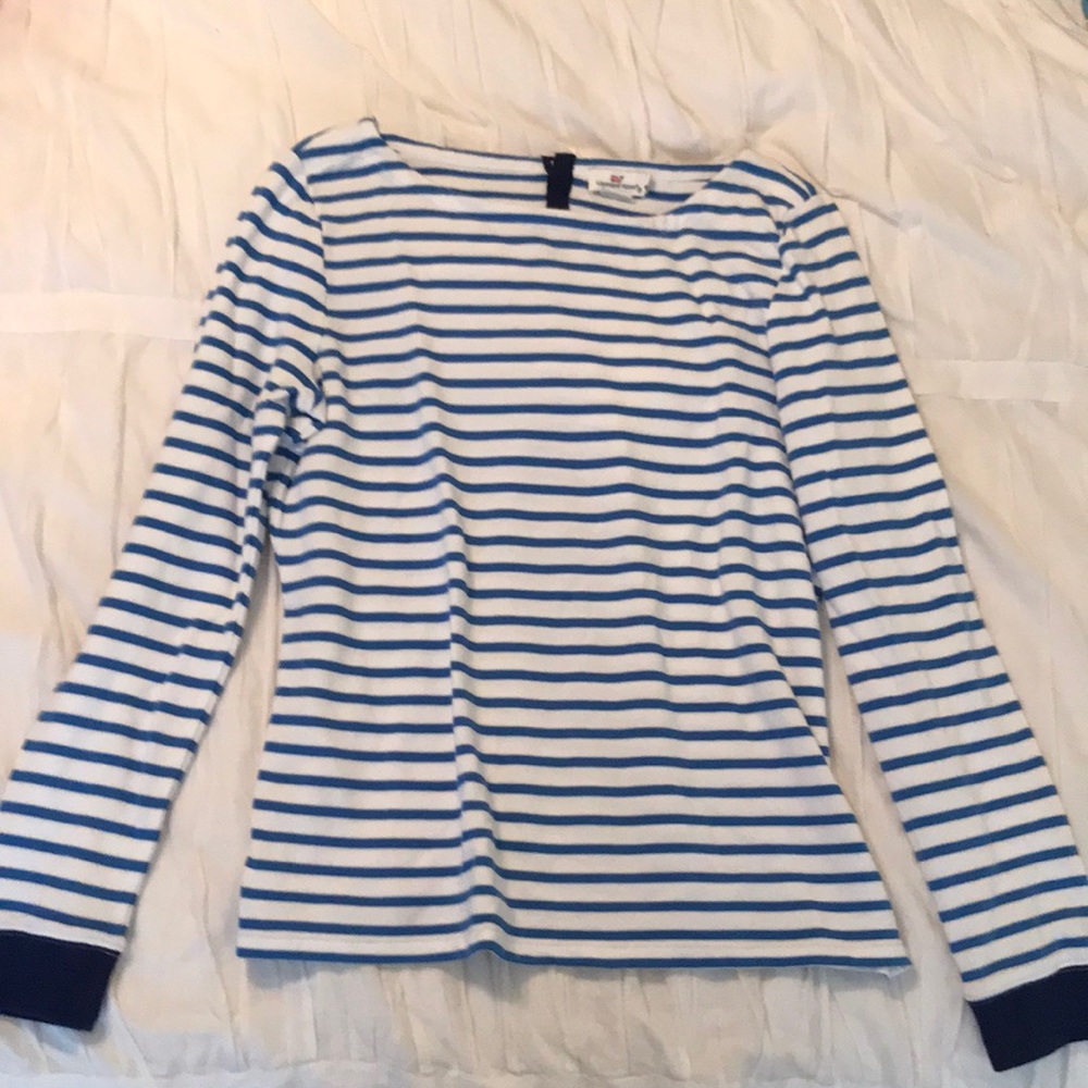 vineyard vines blue and white striped shirt